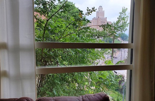 Hot Springs House | New Lower Rates! Amazing 8 Bedroom 3 Story Downtown Hot Springs! No Admin Fee!