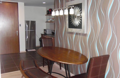Lapu-Lapu Condo | new Lux. 2BR condo + 2 pools, woow oceanviews, Gym, Beach, behind Mactan Newtown