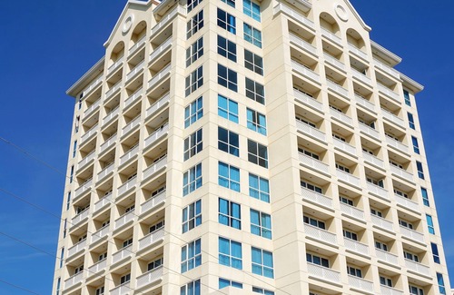 Lapu-Lapu Condo | new Lux. 2BR condo + 2 pools, woow oceanviews, Gym, Beach, behind Mactan Newtown