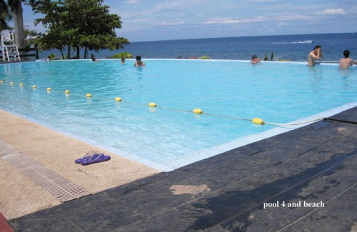 Lapu-Lapu Condo | new Lux. 2BR condo + 2 pools, woow oceanviews, Gym, Beach, behind Mactan Newtown