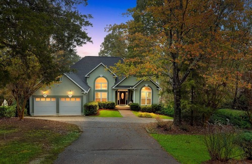 Appling House | NEW! Lux Lake House w/Pool & Dock on Deep Water Cove!