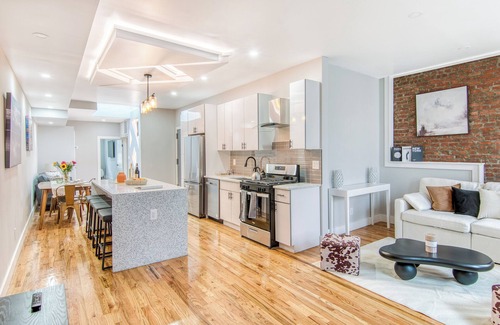 Port Morris Apartment | ✨ New Luxe 2BR 2BA – King Bed, Fast Wi-Fi, 15 Mins to Times Square