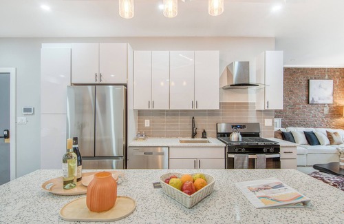Port Morris Apartment | ✨ New Luxe 2BR 2BA – King Bed, Fast Wi-Fi, 15 Mins to Times Square