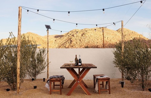 Joshua Tree House | NEW - Luxe Desert Cabin - Minutes from JTNP & Downtown Joshua Tree