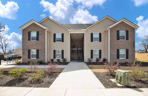 Terry Sanford Apartment | New LUXE Spacious 3BR Downtown Fay Unit C