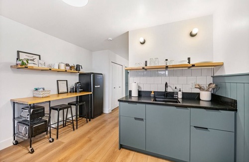 Juneau Apartment | *NEW* Luxe Studio with View: Walk to Tours & More!
