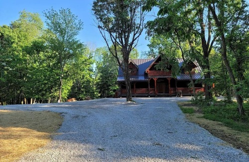 South Bloomingville Cabin | New luxurious Cabin, 10 min away from old man cave