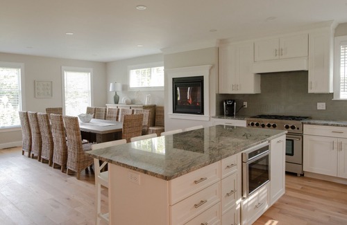 Dennis House | New Luxurious 4000 SF 6 Bedroom*Mayflower Beach *sleeps 18* park for 10 cars