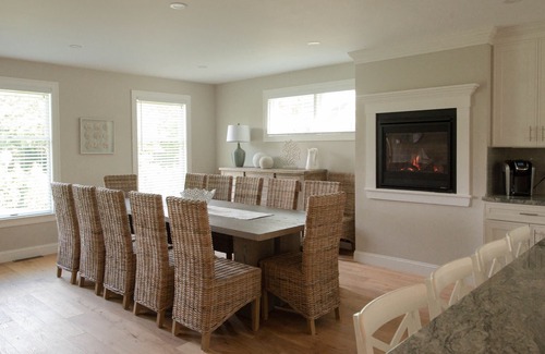 Dennis House | New Luxurious 4000 SF 6 Bedroom*Mayflower Beach *sleeps 18* park for 10 cars