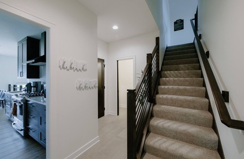 Rochester House | New Luxurious 5-BR Retreat with Gym & Game Area