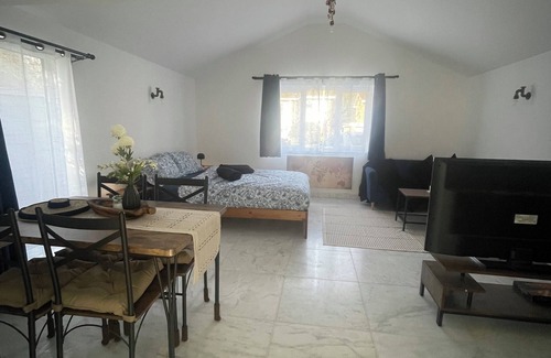 Tadworth Apartment | New luxurious and spacious guest suite in Banstead