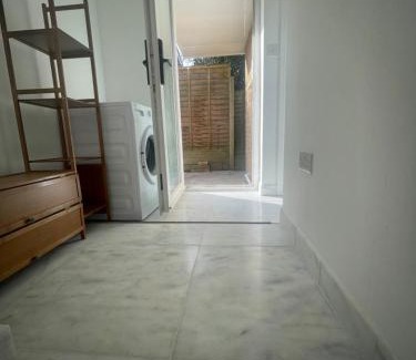 Chipstead House | New luxurious and spacious guest suite in Banstead
