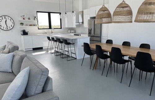 Whitby House | New Luxurious Beachfront Villa at Pumpkin Bluff -Your Ultimate Paradise Getaway!