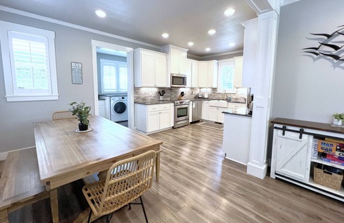 Rockaway Beach House | NEW Luxurious family-friendly coastal home w/beach access. Dogs allowed!