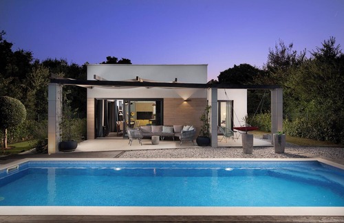 Liznjan Villa | New luxurious modern villa with pool near Pula