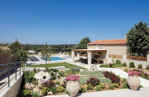 Chamalevri Villa | New luxurious villa with stunning pool,views &bbq!