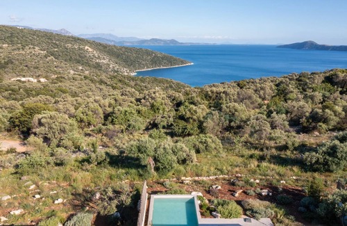 Katomerion Villa | New, luxurious villa with pool - Mesogi villa L