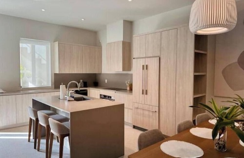 Westwind Condo | New Luxury 1bd - Gated - Pool Beach and Gym access - Quiet and Family Friendly