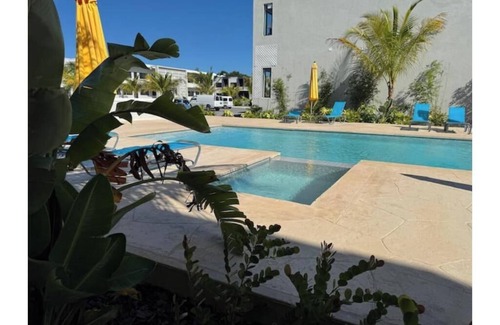 Westwind Condo | New Luxury 1bd - Gated - Pool Beach and Gym access - Quiet and Family Friendly