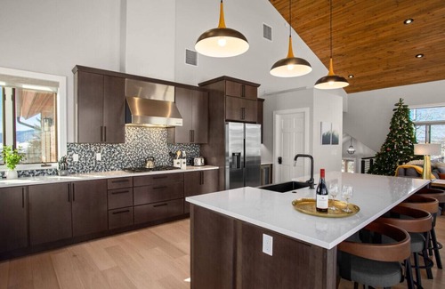 Steamboat Springs Apartment | New Luxury 5bedroom, Gondola Views, Close to Mt