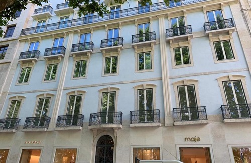 Sao Jose Apartment | New!! Luxury Avenida Da Liberdade Flat- with Rooftop and Pool