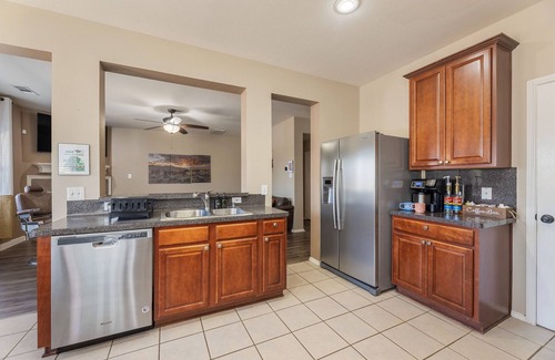 South Arlington House | NEW Luxury Haven I Game Rooms + Backyard Retreat