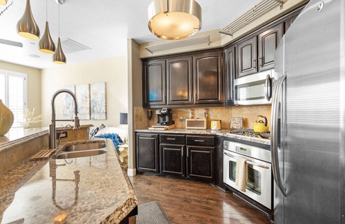 Legacy Park House | "New" Luxury & Highly furnished upscale w Patio, Garage & fireplace.