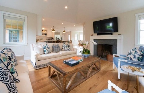 West of Town House | New Luxury Home in Cisco/Miacomet Area