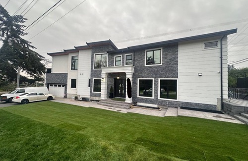 Surrey Newton House | New luxury home with a massive private backyard