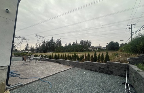 Surrey Newton House | New luxury home with a massive private backyard