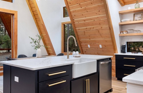 Pickens Cabin | New Luxury Mountain Cabin! Tahoe in the Pines! Sleeps 6