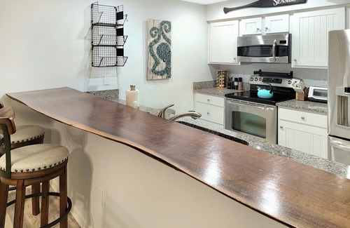 Rehoboth Beach Condo | NEW Luxury Pond View beach condo w/Pool 1 BR 1.5 BA (sleeps 4) - Rehoboth/Dewey