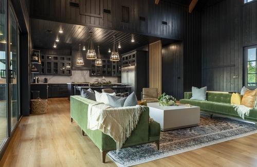 Broken Bow Cabin | NEW Luxury Retreat 3-Level Deck, Slide/Putting Green & Stunning Views