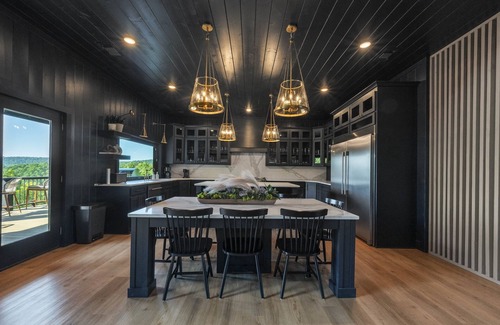 Broken Bow Cabin | NEW Luxury Retreat 3-Level Deck, Slide/Putting Green & Stunning Views