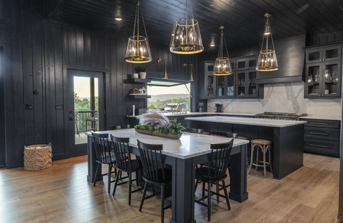 Broken Bow Cabin | NEW Luxury Retreat 3-Level Deck, Slide/Putting Green & Stunning Views