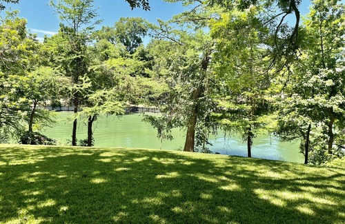 Seguin House | New! Luxury Riverfront Oasis with Gorgeous Oaks and Ping Pong Table!