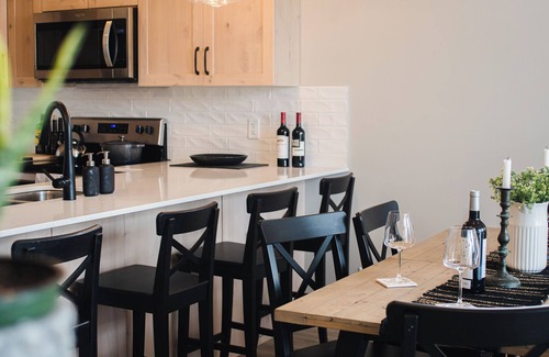 Sun Peaks House | New! Luxury Top Floor Unit Ski-In/Ski-Out, Private Hot Tub and Mountain Views!