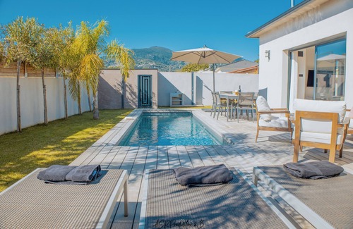 Querciolo House | New luxury villa with top-of-the-range fittings, swimming pool & garden