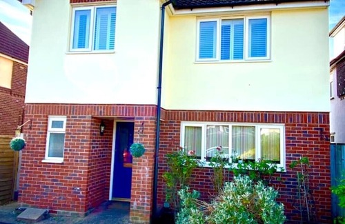 Caddington House | NEW! Luxury 🏡 Village 🌳 Parking 🚖 near Harpenden Luton M1 & ✈️