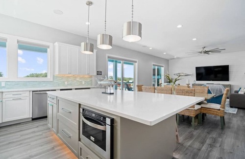 Rockport House | New Luxury water front home-Private pool/on canal