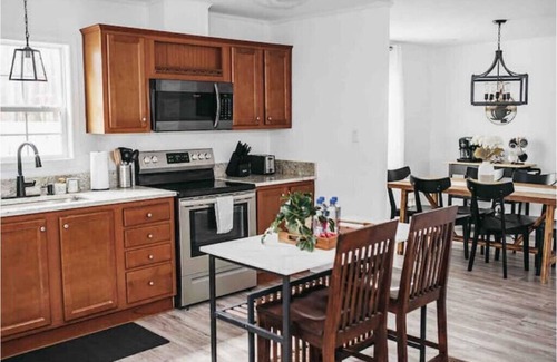 Wake Forest House | New! Master Suite/15 min to Downtown & Falls Lake!