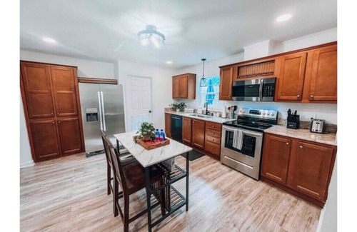 Wake Forest House | New! Master Suite/15 min to Downtown & Falls Lake!