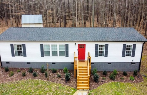 Wake Forest House | New! Master Suite/15 min to Downtown & Falls Lake!