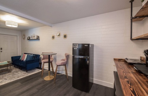 Camelback East Apartment | NEW★ Midtown Studio ★ Near Biltmore & Airport ★