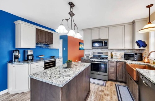 Sullivan House | New! Millstream Manor-pondside & sleeps up to 14!
