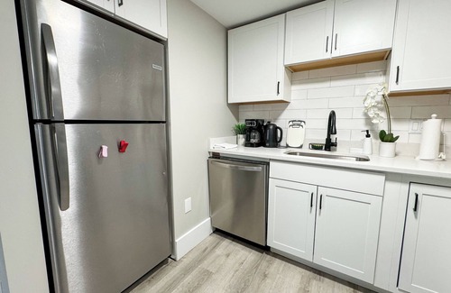 Concord Apartment | NEW - Mins to Manchester/Nashua - Walk to downtown - In-Unit Washer/Dryer