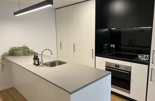 Lyneham Apartment | New & Modern 1bd Apt. w/parking