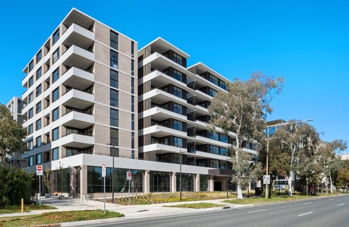 Lyneham Apartment | New & Modern 1bd Apt. w/parking