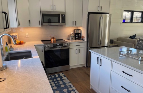 Provincetown House | New modern 2 bedroom king/qn townhome with parking, AC, Wifi, and all comforts!