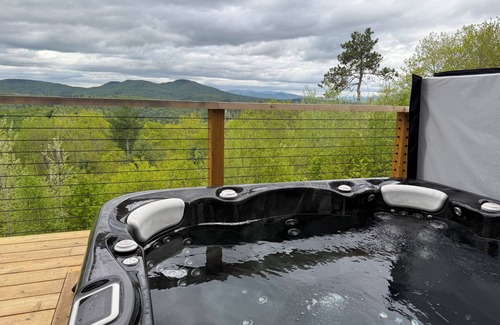Bryant Pond Cabin | New & Modern 4-bedroom cabin with AC in Woodstock